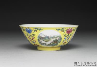 图片[2]-Pair of food bowls in yang-ts’ai enamels in yellow ground incised with pattern of flower brocade and landscape decor 1743 (Ch’ien-lung reign)-China Archive